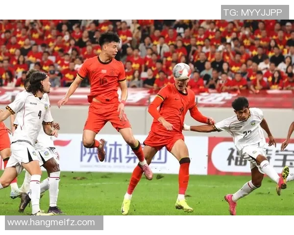 中国国足迎战韩国队期待逆袭全力争胜展现团队精神与拼搏意志